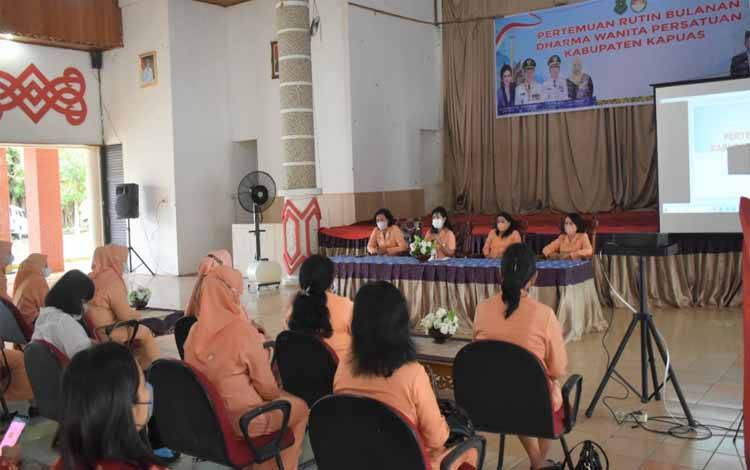 Suasana saat pertemuan Pengurus DWP Kapuas di aula Kantor Bupati Kapuas