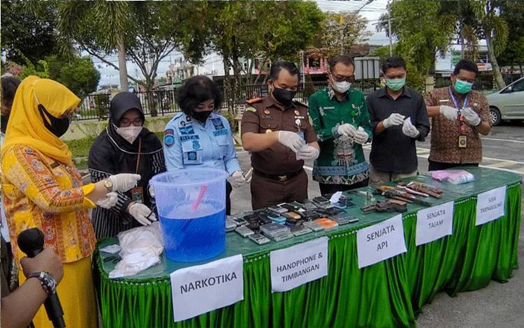 Kejari Palangka Raya Musnahkan Barbuk 114 Perkara Putusan Berkekuatan Hukum Tetap