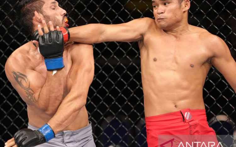 Jeka Saragih Menang KO atas Petarung India di Road to UFC Singapura