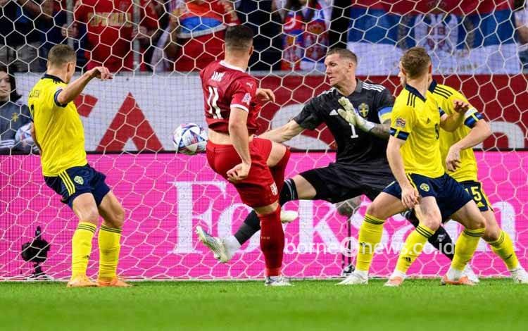Luka Jovic Pandu Serbia Kalahkan Swedia 1-0