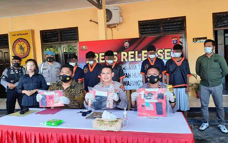 5 Tersangka Budak Sabu Digelandang ke Mapolres Kobar