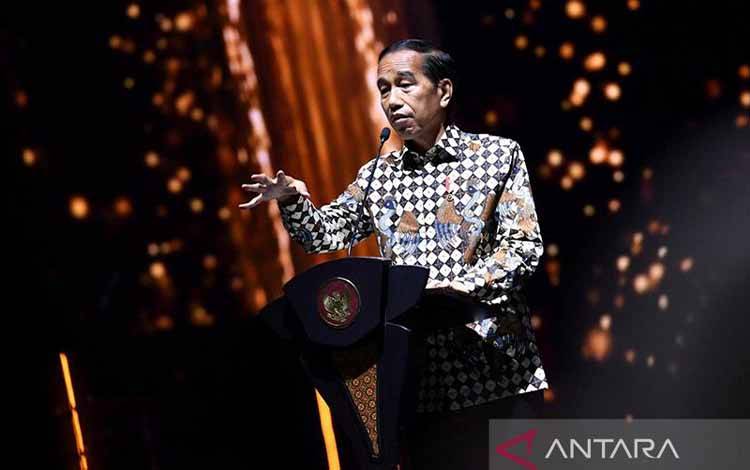 Presiden Joko Widodo dalam sambutannya saat menghadiri Perayaan 50 Tahun Himpunan Pengusaha Muda Indonesia (Hipmi) Tahun 2022 yang digelar di Plenary Hall, Jakarta Convention Centre, akarta, Jumat (10/6/2022). ANTARA/HO-Biro Pers Setpres/Lukas/am.