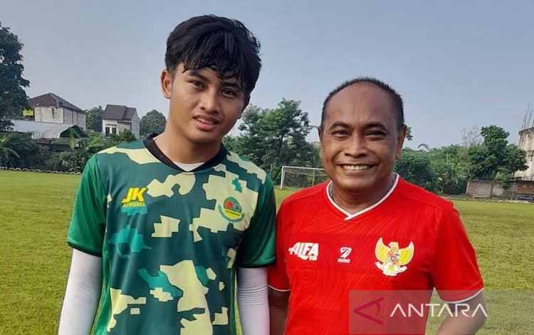 Kas Hartadi bersama putranya