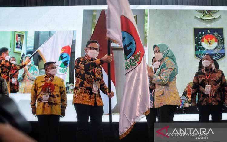 Wali Kota Bogor dikukuhkan sebagai Ketua Dewan Pengurus APEKSI periode 2021-2024 oleh Menteri Dalam Negeri secara daring, pada Munas IV APEKSI, di Jakarta, Kamis (10/2/2021)