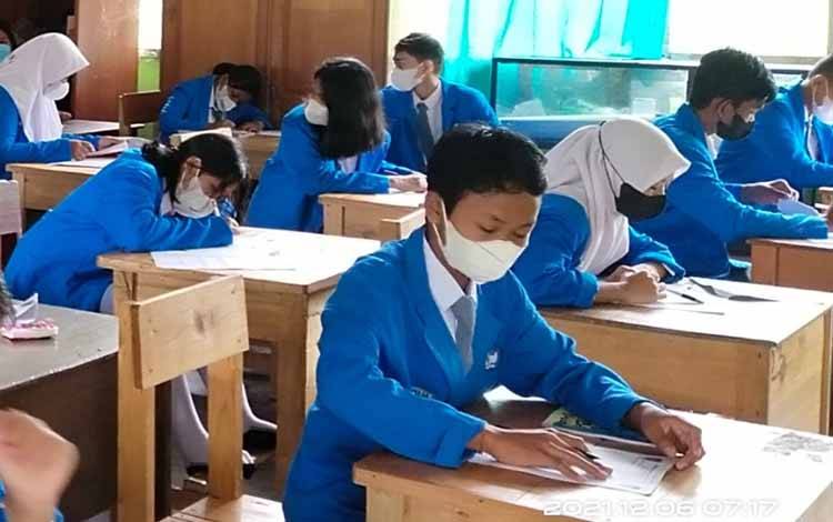 Disdik Kalteng Ingatkan Sekolah Wajib Memperhatikan Prokes pada PPDB Offline