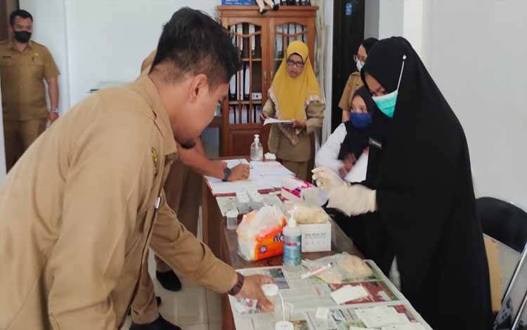 ASN Disperkimtan Palangka Raya Ikuti Tes Urine