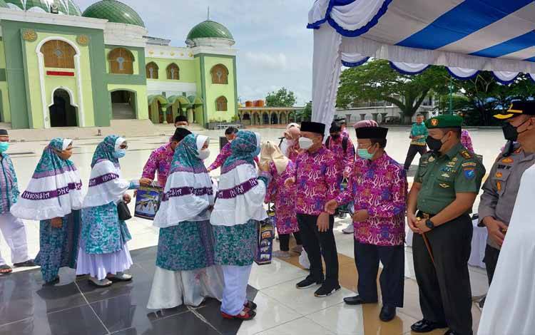 Bupati Kapuas Lakukan Pelepasan Calon Haji