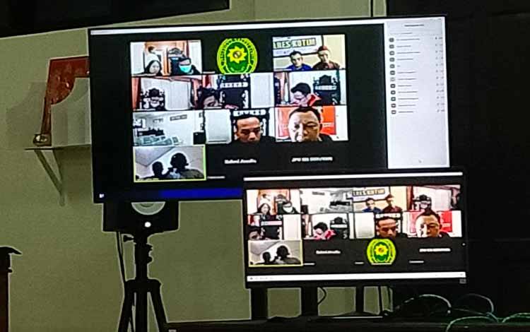 Abdul Gafur dan M Zainudin terdakwa kasus sabu saat menjalani sidang