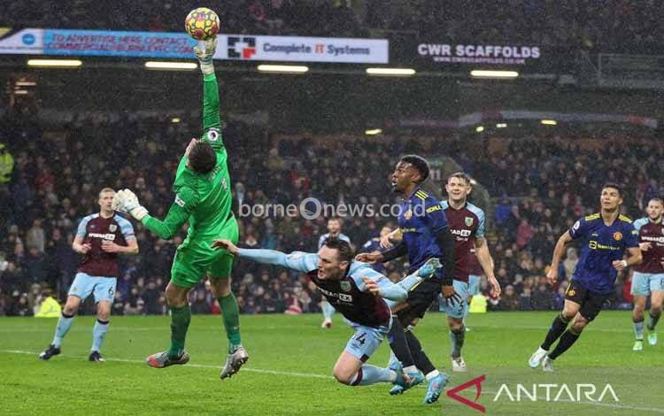Newcastle Tertarik Daratkan Penjaga Gawang Burnley Nick Pope