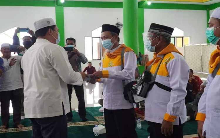 Bupati Lepas 9 Calon Jamaah Haji Asal Lamandau