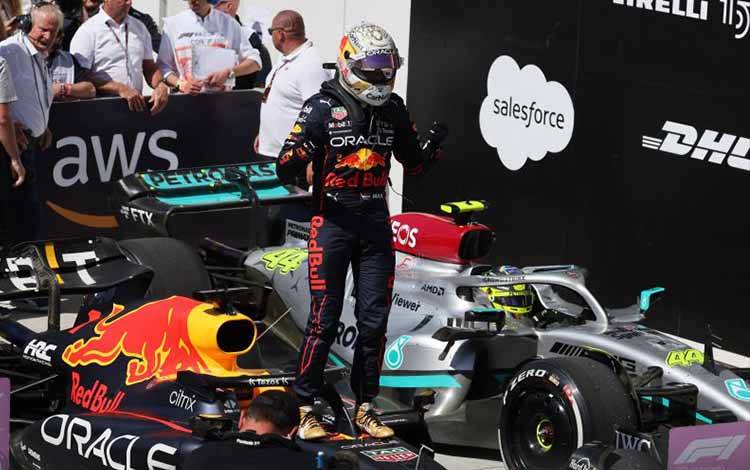 Verstappen Tahan Gempuran Sainz di Kanada untuk Menangi Balapan ke-150