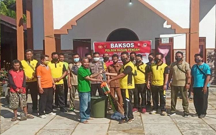Polsek Dusun Tengah Gelar Bakti Sosial Religi di Desa Sumber Garunggung