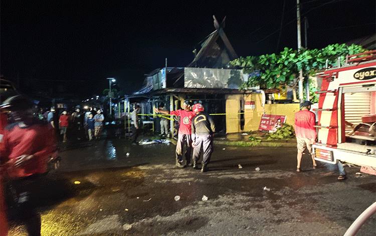 Bangunan Pertokoan di Kuala Pembuang Terbakar