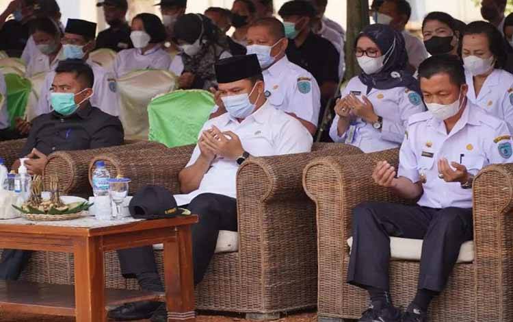 Bupati Lamandau Hendra Lesmana turut berdoa demi kemajuan Kecamatan Menthobi Raya