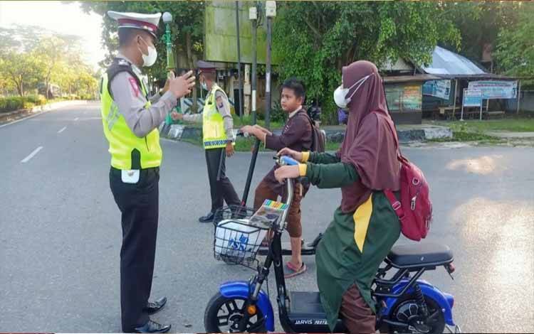Satlantas Polres Kapuas Ingatkan Pengendara Sepeda Listrik Perhatikan Safety