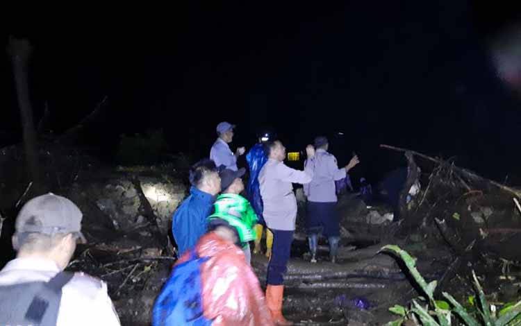 Polisi: Seorang Meninggal Tertimbun Longsor di Talamau Pasaman Barat