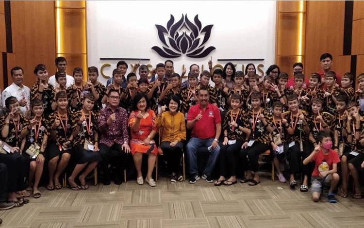 Taty Narang Saksikan Penampilan PSA Pulpis di Pesparawi Tingkat Nasional
