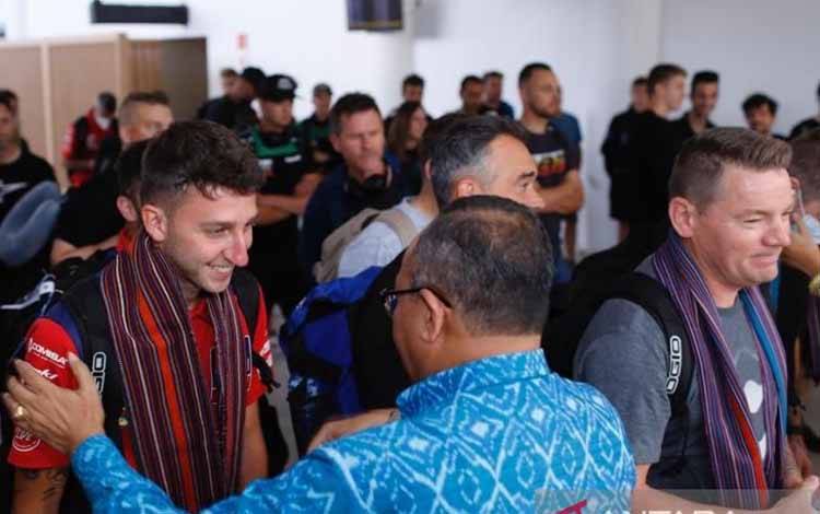 Pembalap MXGP Indonesia Samota Tiba di NTB