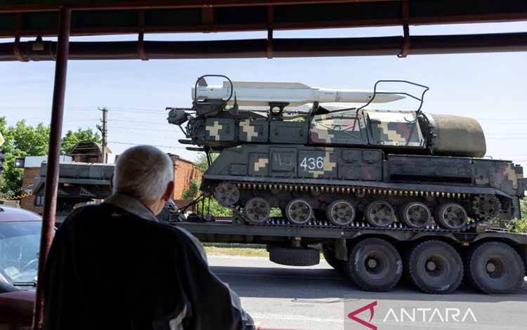Ukraina Terima Roket Jarak Jauh dari AS