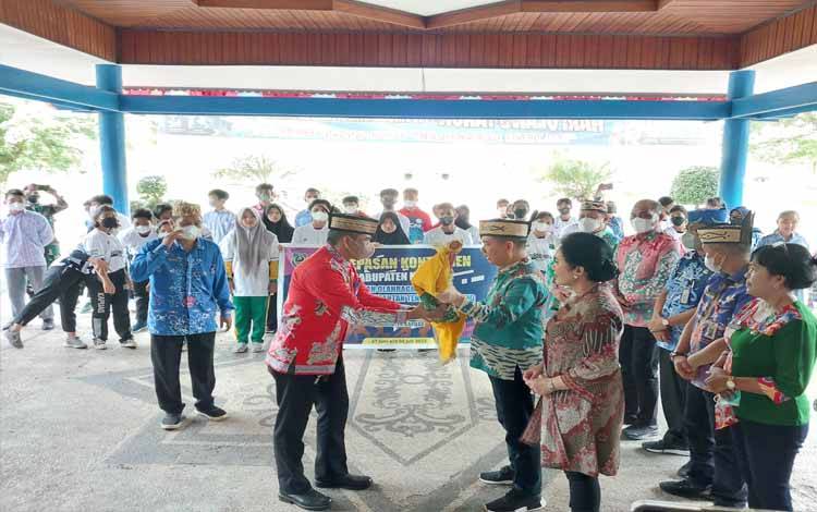 Bupati Lepas Kontingen Kapuas Ikuti Popprov Kalteng