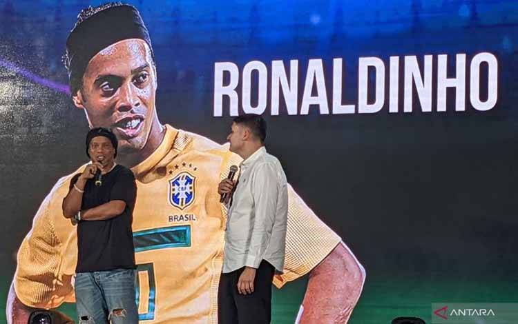 Ronaldinho Siap Hibur Masyarakat Indonesia