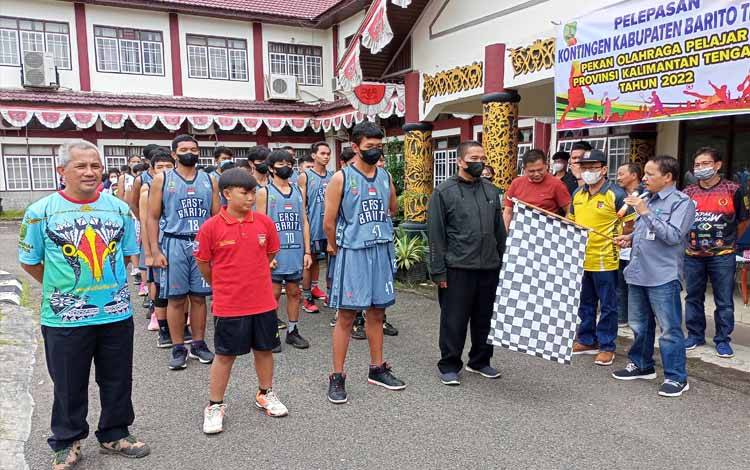 Wakil Bupati Barito Timur Lepas Kontingen ke Popprov Kalteng