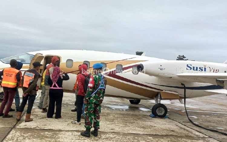 Pilot pesawat Susi Air yang mengalami patah kaki kiri, Sabtu dievakuasi dari Timika ke Solo untuk dirawat di RS Dr Suharso