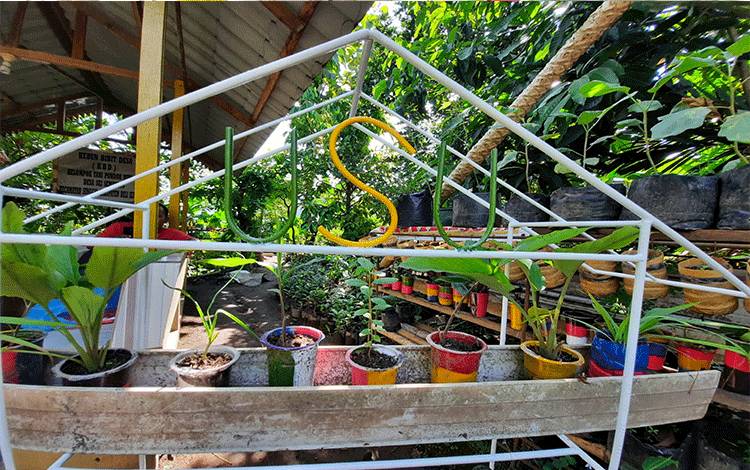 Profesor Mengabdi: Transfer Teknologi Pendaurulangan Sampah Plastik dan Pemanfaatan Sampah Rumah Tangga
