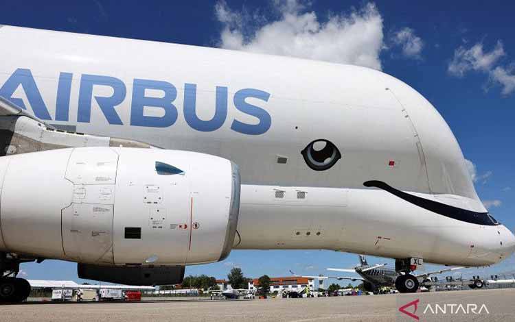 Ilustrasi--Pesawat Airbus Beluga dipamerkan dalam acara International Aerospace Exhibition ILA di Schoenefeld Airport, Berlin, Jerman, Selasa (21/6/2022). ANTARA FOTO/REUTERS/Christian Mang/foc.