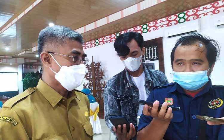 Plt Kadisdik Palangka Raya, Jayani, saat diwawancarai wartawan, Senin, 27 Juni 2022.