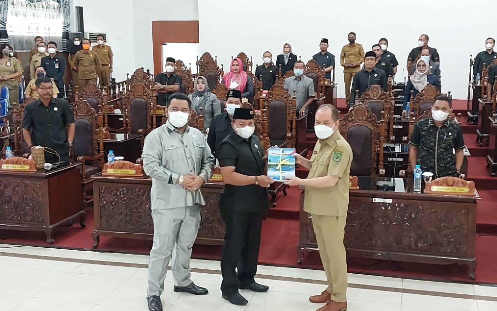 Bupati Kapuas Sampaikan Raperda Pertanggungjawaban Pelaksanaan APBD 2021