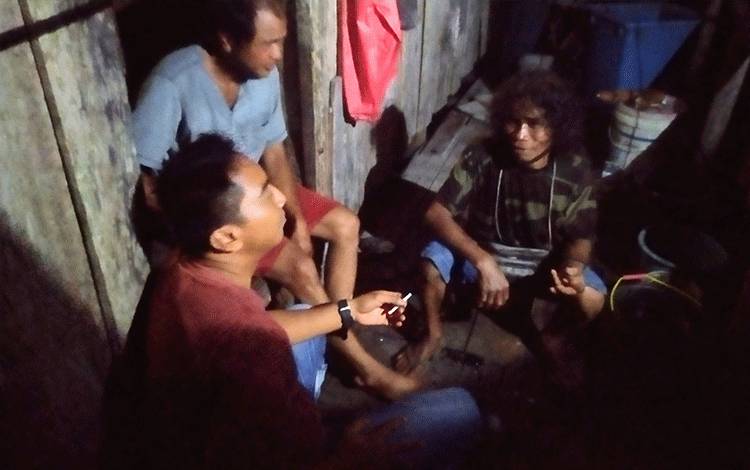 Lurah MB Hilir Temui Warga Pelita Barat yang Mengamuk karena Sampah