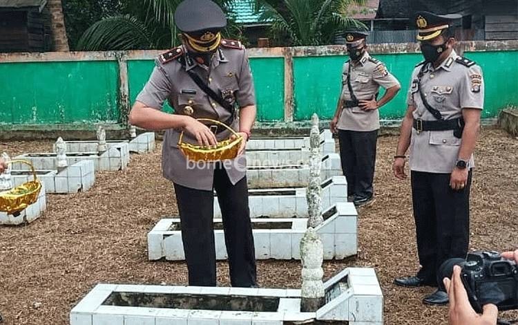 Polres Barito Timur Ziarah Taman Makam Pahlawan dalam Rangka HUT Bhayangkara