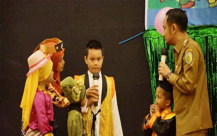 Wali Kota Palangka Raya Hadiri Pelepasan Anak RA Mawaddah