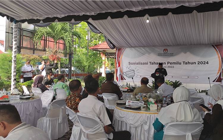Coffee break dirangkai dengan sosialisasi tahapan pemilu 2024 di KPU Kalteng
