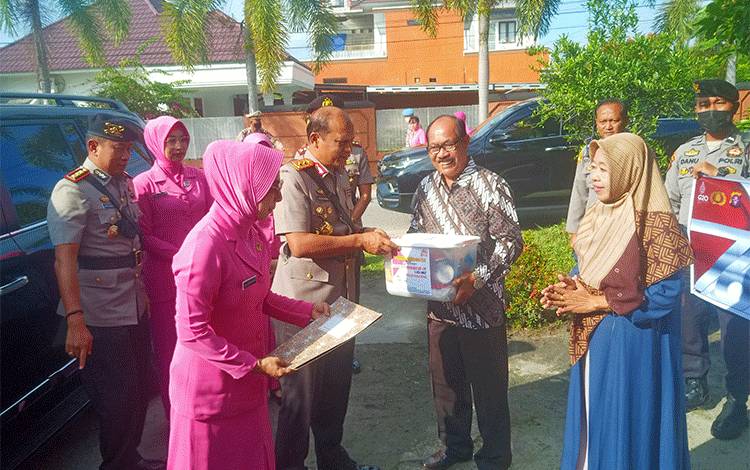 Kapolda Kalteng Anjangsana ke Rumah Purnawirawan Polri