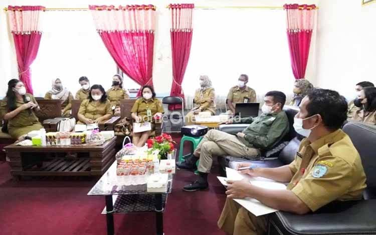 Diskominfo Kabupaten Lamandau mengadakan pertemuan dengan Dinas Komunikasi, Informatika, Persandian, dan Statistik Provinsi Kalteng
