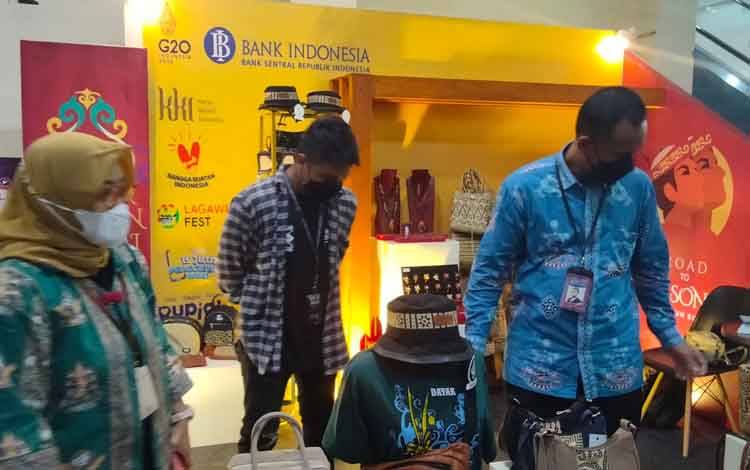 Salah satu booth pameran Pesona Tambun Bungai