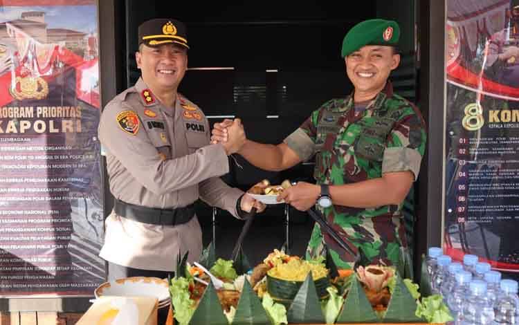 Dandim Lamandau Kejutkan Kapolres saat Pimpin Apel Pagi