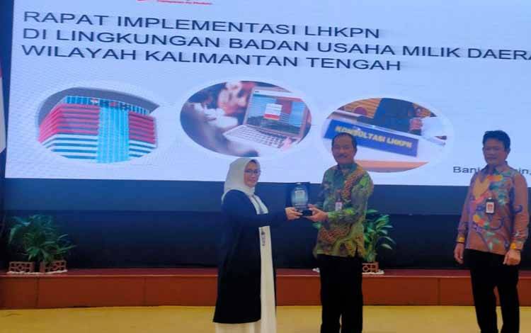 Pemprov Kalteng Terima Penghargaan LHKPN KPK