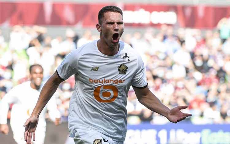 Newcastle Rampungkan Kontrak Sven Botman dari Lille
