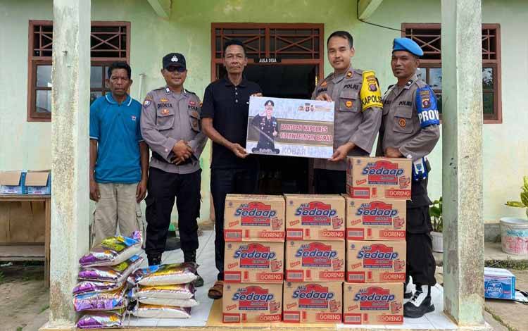 Ringankan Beban Korban Banjir, Bantuan dari Kapolres Kobar Mulai Disalurkan