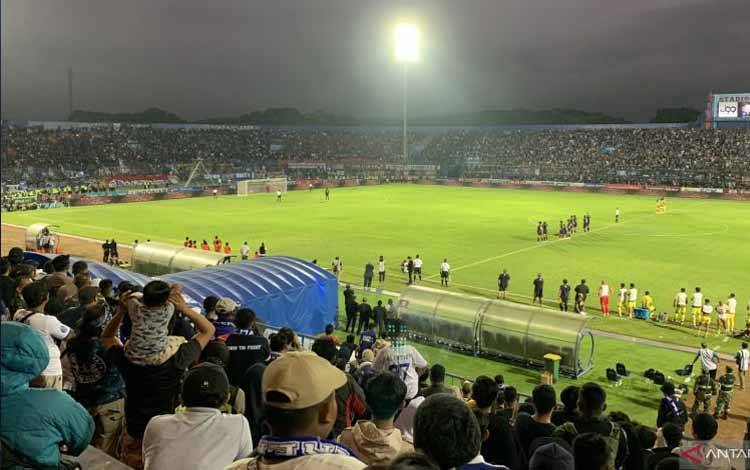Arema FC ke Semifinal Seusai Kalahkan Barito Lewat Adu Penalti