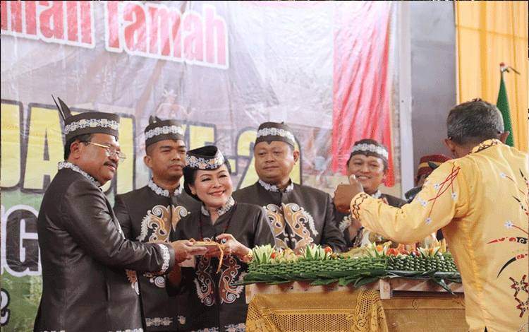 Sekda Kalteng Pimping Upacara Hari Jadi Pulang Pisau ke-20
