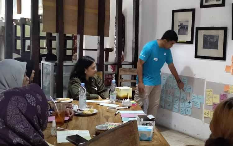 2 Peneliti Empatika Lakukan Penelitian Kebijakan Ramah Keluarga di Lingkungan Kerja