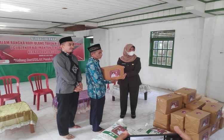 Lisda Arriyana Salurkan Bantuan Gubernur Kalteng ke Panti Asuhan Darurrahmah