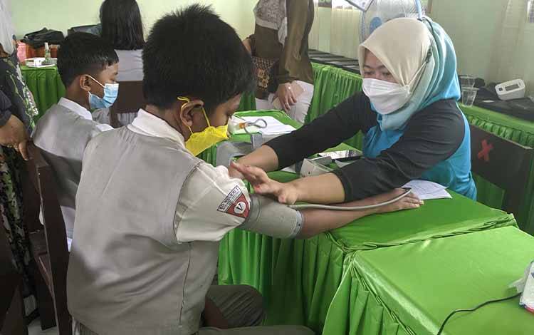 Sejumlah anak saat mengikuti imunisasi beberapa waktu lalu.