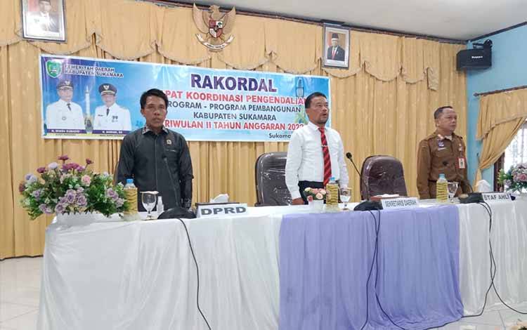 Pelaksanaan Rapat Koordinasi Pengendalian (Rakordal) Triwulan II di aula Bappeda Sukamara.