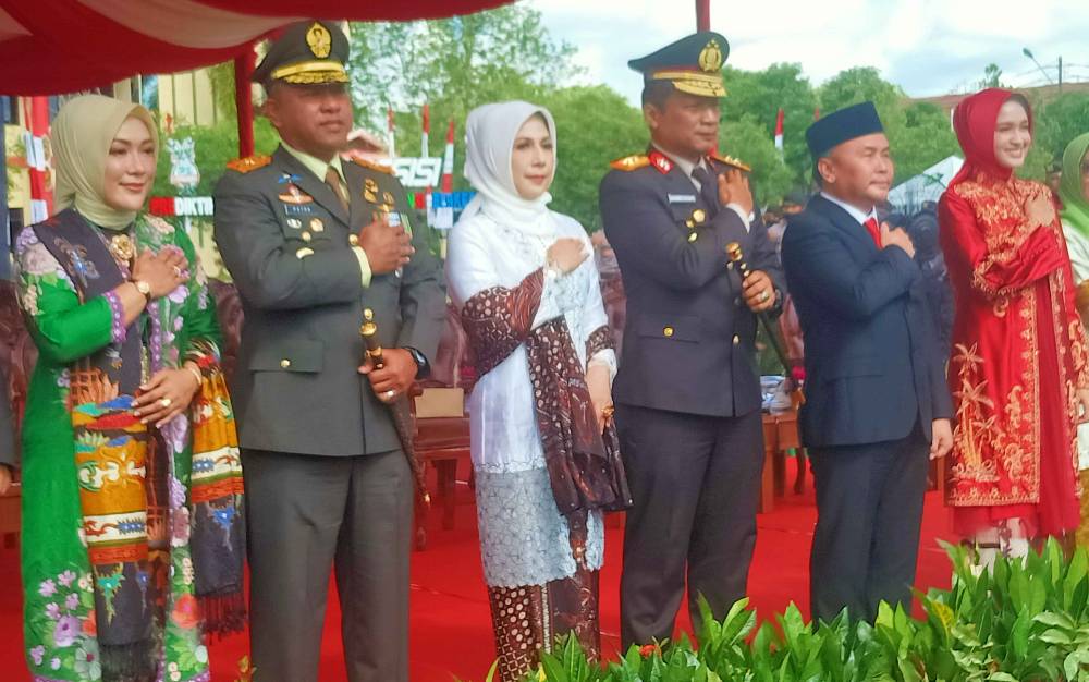 Kapolda Kalteng dan Gubernur Ikuti Upacara Hari Bhayangkara ke 76
