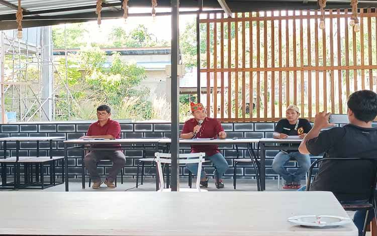 Masyarakat Evaluasi Kesepakatan soal Perbaikan Jalan Palangka Raya - Kuala Kurun yang Dibuat Bersama Bupati